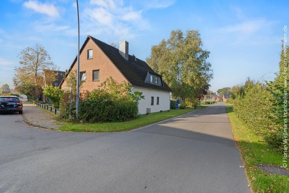 Immobilie in Hambergen - Großzügiges Zweifamilienhaus mit Einliegerwohnung und Ausbaupotenzial - Bild 0