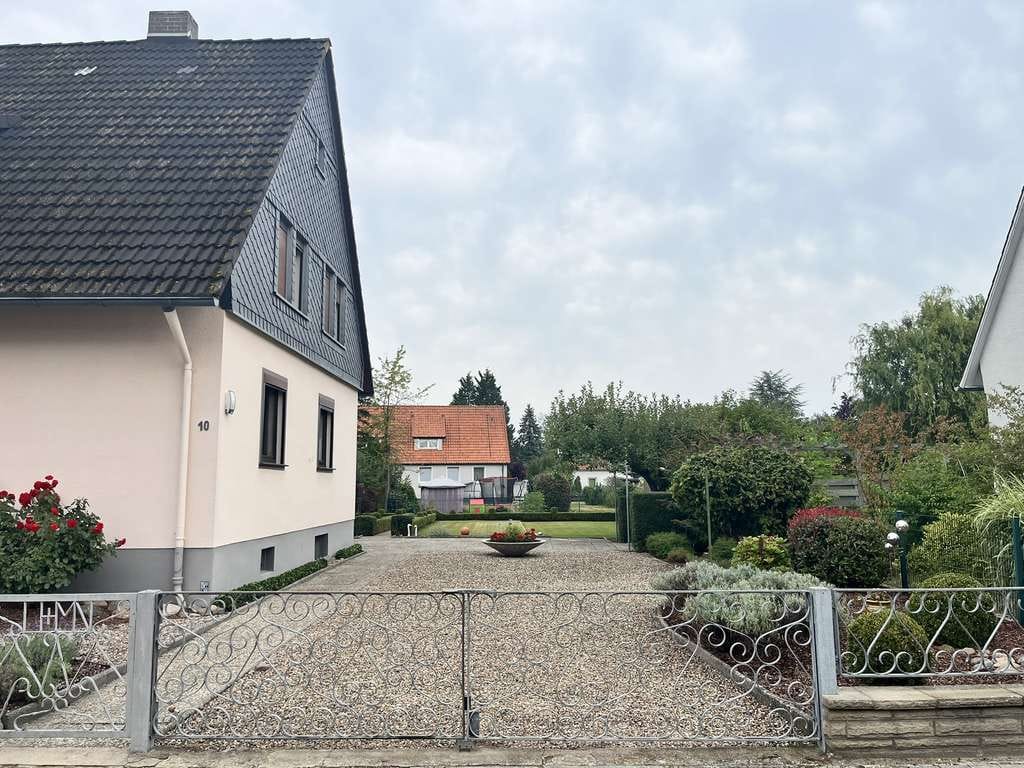 Immobilie in Lüchow - Ein- /Zweifamilienhaus in ruhiger Standrandlage, voll unterkellert, Garage,  gepflegtes Grundstück - Bild 1