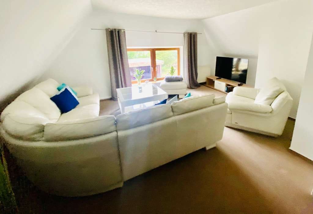 Immobilie in Graal-Müritz - repräsentatives Kapitänshaus mit Einliegerferienwohnung unter Reet, ca. 1424 m² Grundstück - Bild 2