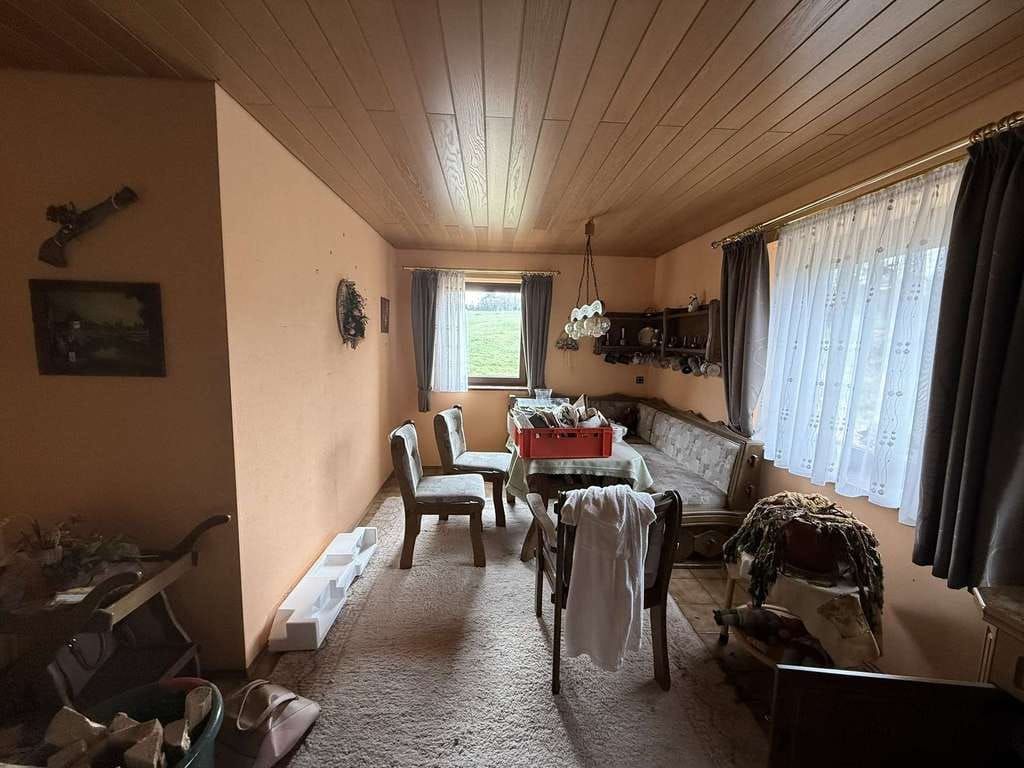 Immobilie in Höchstädt im Fichtelgebirge - Sanierungsbedürftiges Wohnhaus mit großzügigem Grundstück und Nebengebäuden zu verkaufen - Bild 2