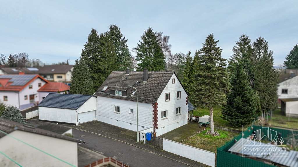 Immobilie in Schweix - Platz für Familie, Hobby & Mehr – Großzügiges Haus mit Garage und Nebengebäude - Bild 1
