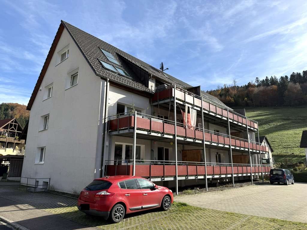 Immobilie in Buchenbach - Vermietete Dachgeschosswohnung mit Stellplatz im Freien - Bild 0