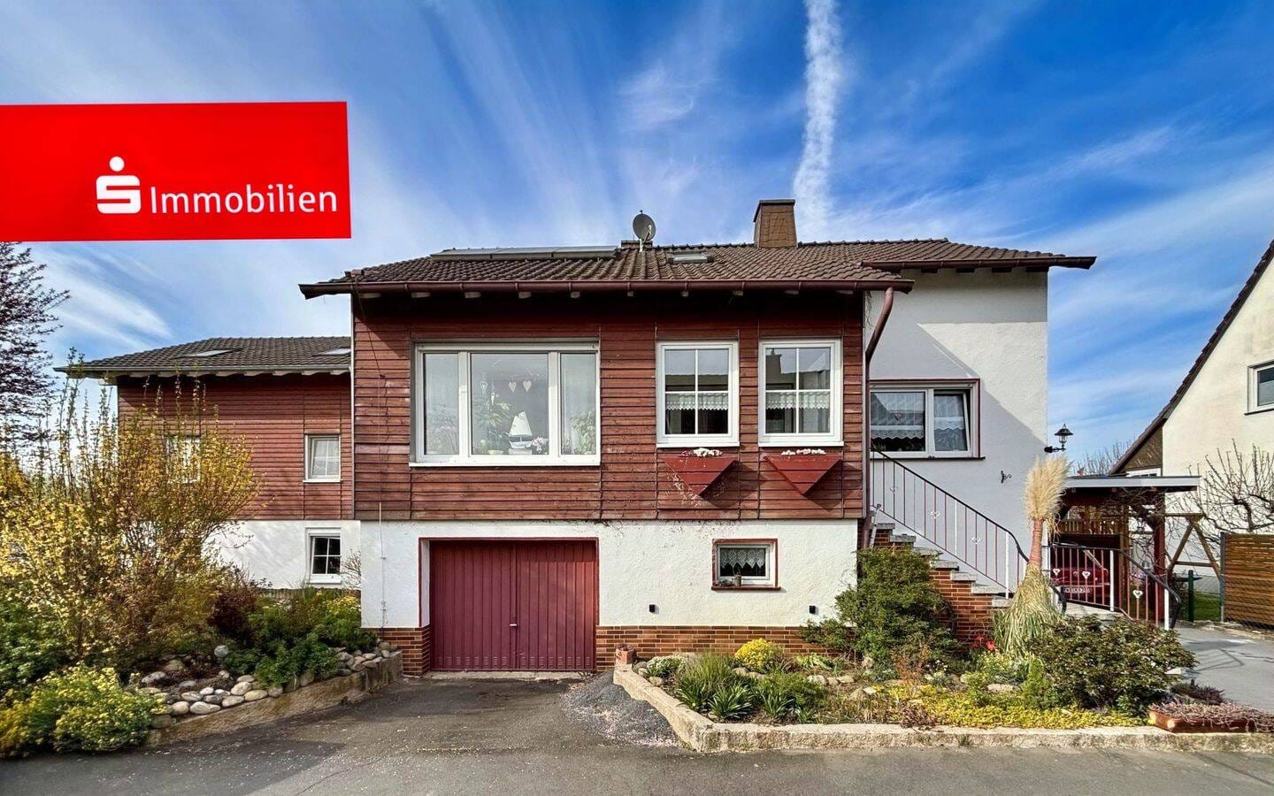 Immobilie in Edertal - Attraktives Zweifamilienhaus mit Einliegerwohnung-vielseitiges Wohnkonzept mit Vermietungspotenzial - Bild 0