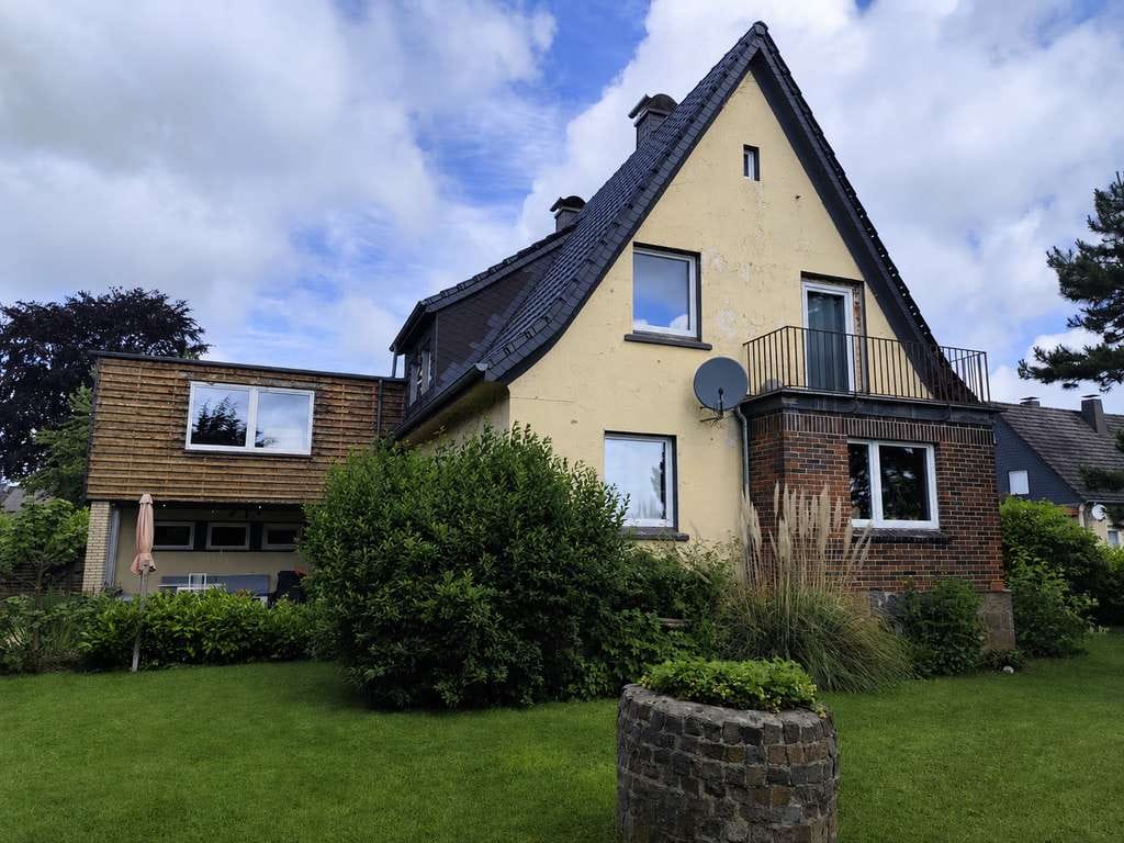Immobilie in Leopoldshöhe - Einfamilienhaus in Leopoldshöhe: Großzügiges Grundstück mit viel Entwicklungspotenzial. - Bild 0