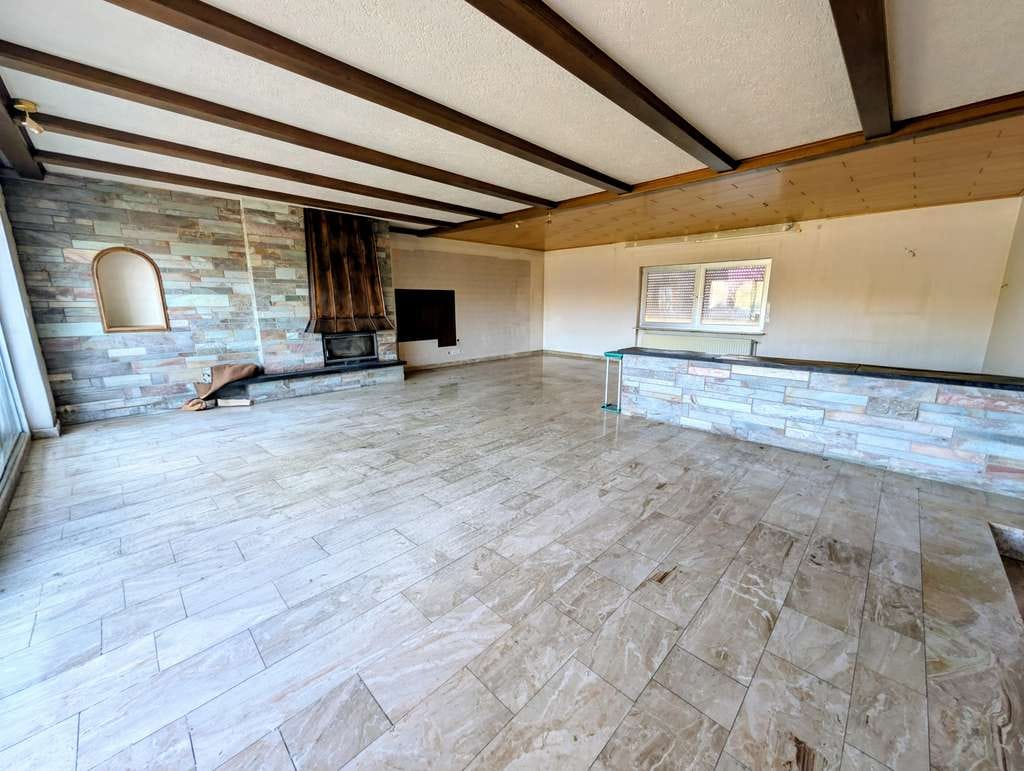 Immobilie in Obertshausen - Zweifamilienhaus mit Nebengebäude direkt am Naturschutzgebiet - Nutzfläche ca. 220 m² - Bild 2