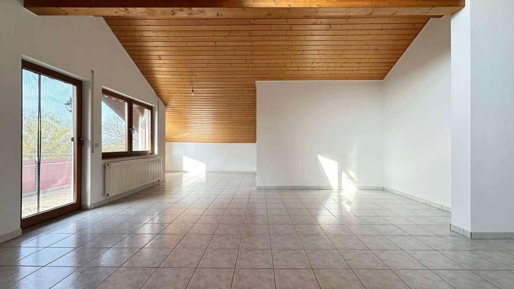 Immobilie in Brackenheim - Offenes Wohnen unter dem Dach – Großzügige 3-Zimmer-Wohnung mit Charme & Balkon - Bild 3