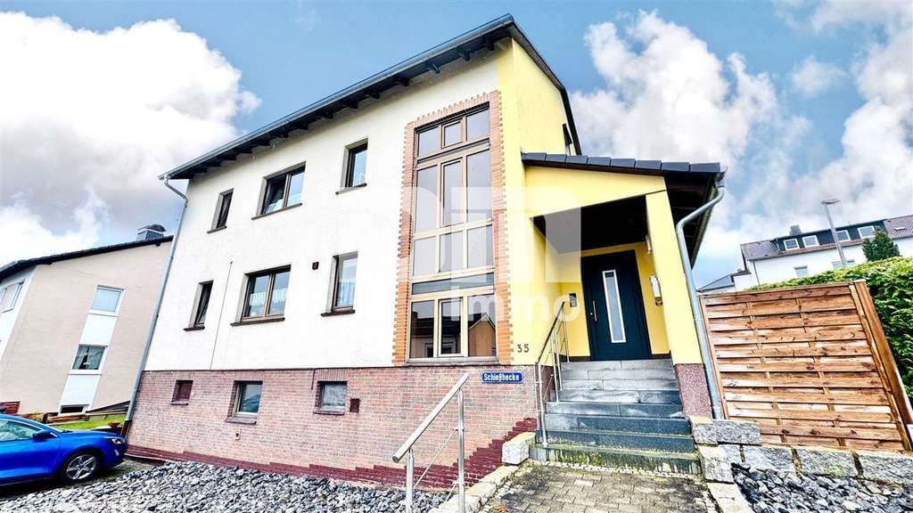 Immobilie in Habichtswald - Umfangreich teilsaniertes Dreifamilienhaus mit Garage + PV Anlage und großem Garten - Bild 0