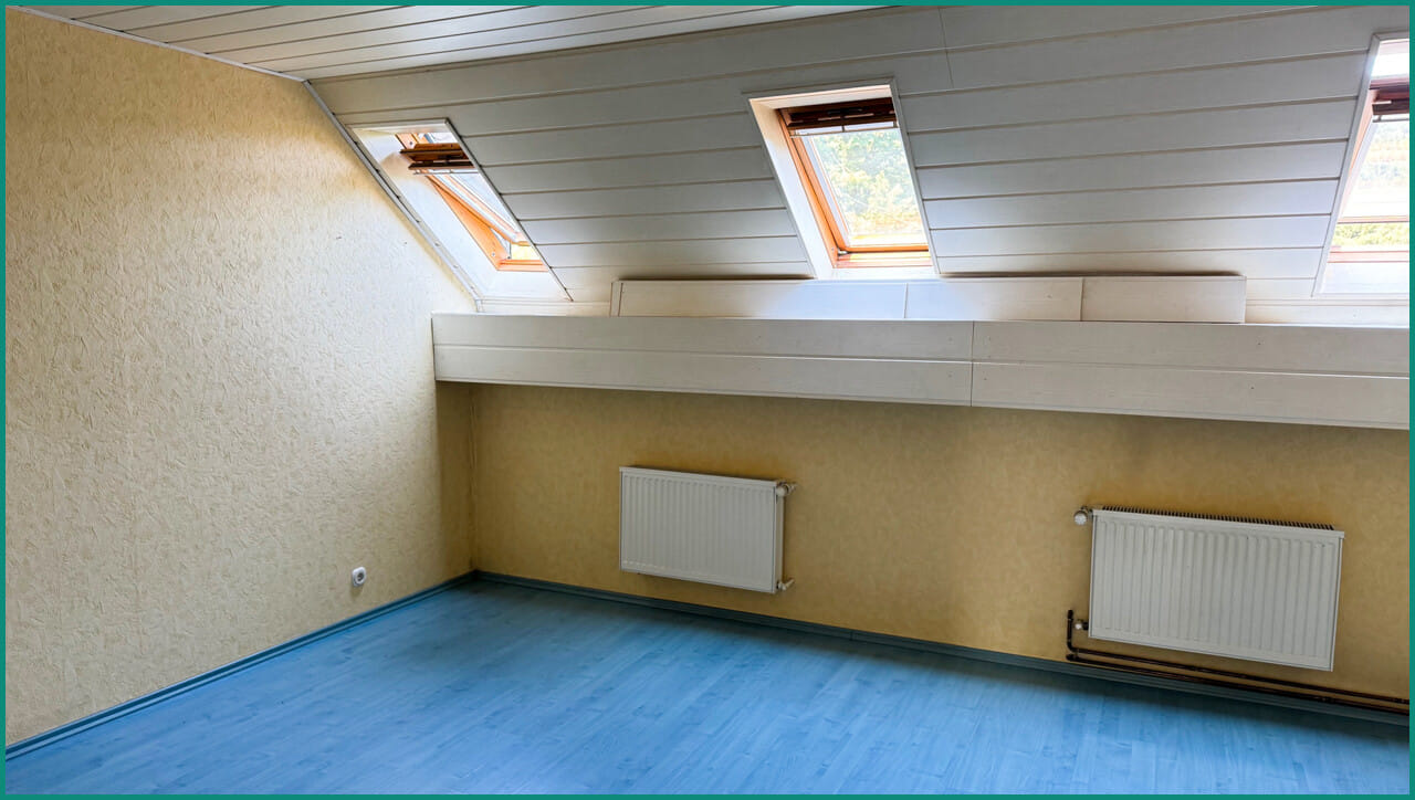 Immobilie in Radevormwald - AUS ZWEI MACH 1: PROVISIONSFREIE 3 ZIMMER-ALTBAUWOHNUNG MIT VIEL PLATZ IN VOGELSMÜHLE VON RADEVORMWALD - Bild 4