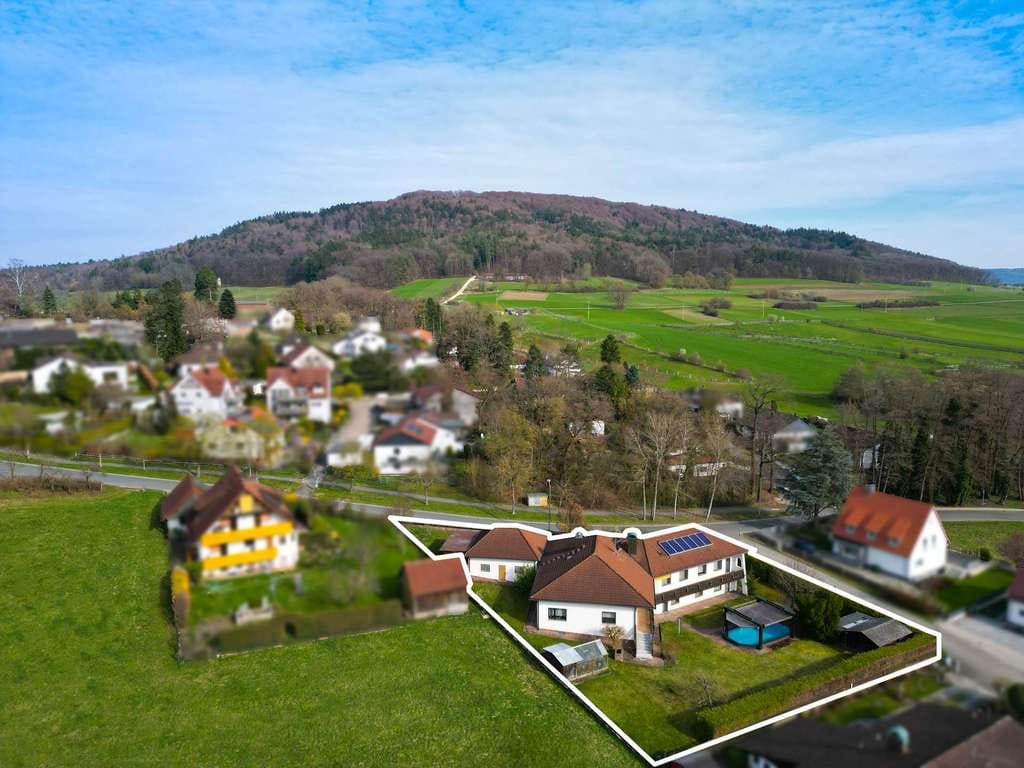 Immobilie in Röthenbach an der Pegnitz - Stilvolles Anwesen in Feldrandlage am Moritzberg mit Pool, Sauna & großzügigen Parkmöglichkeiten - Bild 1