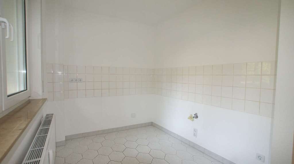 Immobilie in Schöneiche bei Berlin - Bezugsfreie 1,5 Zimmer-Wohnung mit Balkon in schöner Ortslage, Stellplatz inklusive! - Bild 3
