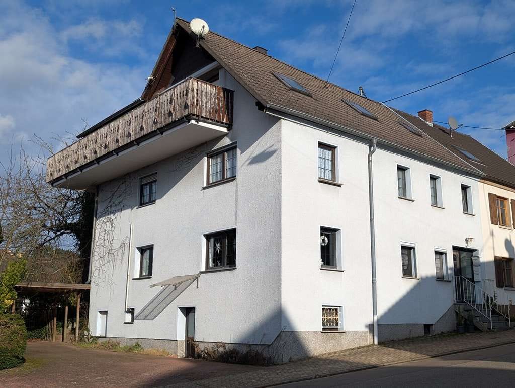 Immobilie in Püttlingen - 3-Familienhaus mit Potenzial – attraktive Kapitalanlage in Köllerbach - Bild 1