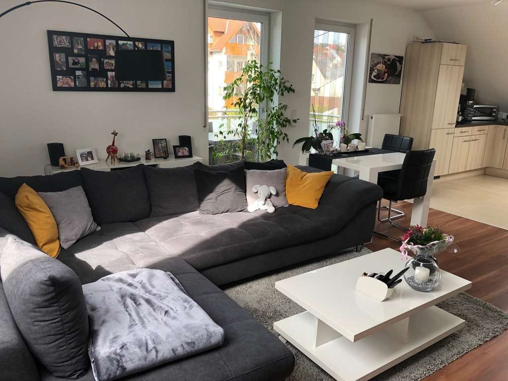 Immobilie in Ober-Olm - Gepflegte 2-Zimmer-DG-Wohnung mit Balkon und EBK im beschaulichen Ober-Olm - Bild 2