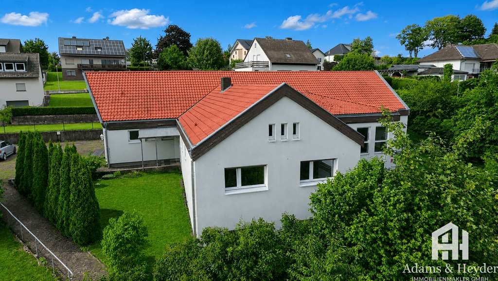 Immobilie in Breuna - Historisches Ensemble mit Wohnhaus und ehemaliger Kirche in Breuna – Wohnen, Feiern und Arbeiten - Bild 1