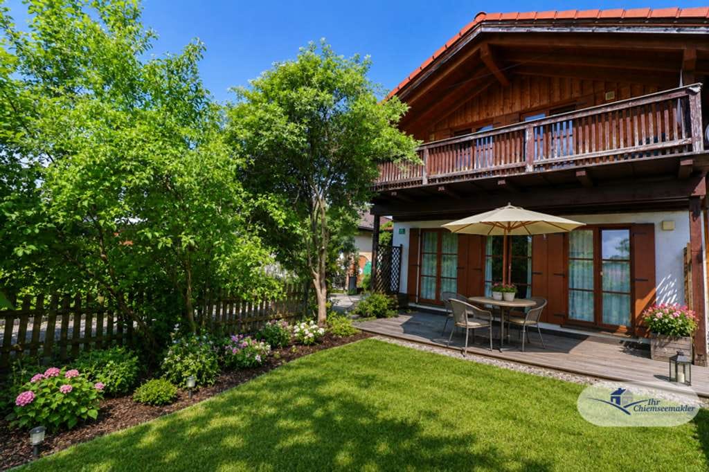 Immobilie in Bernau am Chiemsee - Stilvolle Doppelhaushälfte mit Studio & Bergblick - Bild 0