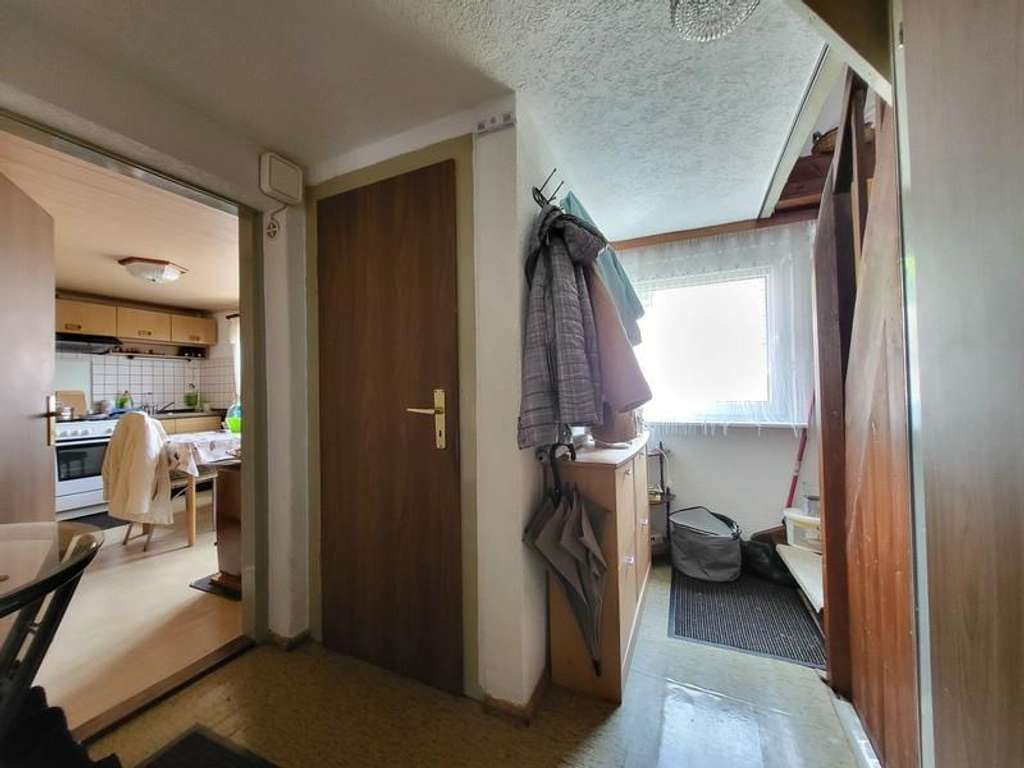 Immobilie in Simmelsdorf - Preiswertes Zweifamilienhaus in Simmelsdorf/Hüttenbach mit Garten und Nebengebäuden - Bild 4