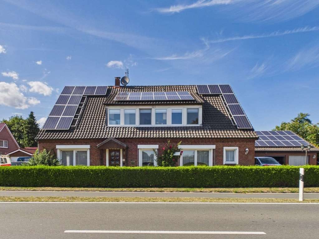 Immobilie in Hatten - Zweifamilienhaus mit laufenden Mieteinnahmen und freier Wohneinheit - Bild 0