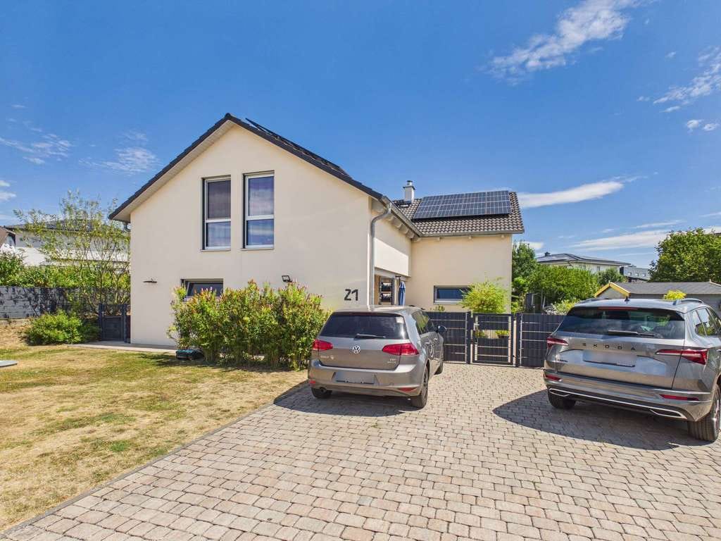 Immobilie in Echzell - - Wohntraum - KfW-70-Haus mit Kamin, PV-Anlage und 927 m² Grundstück in Ruhiger Lage von Echzell - Bild 0