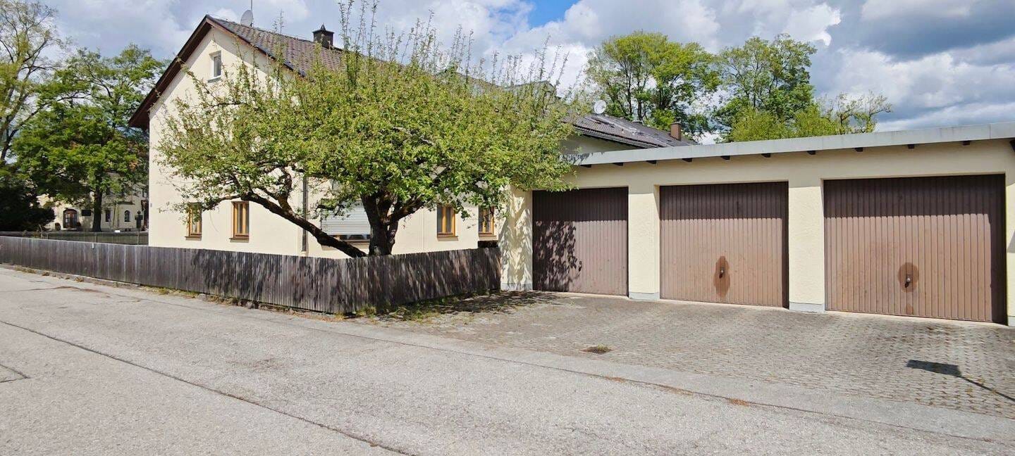 Immobilie in Aying - 2 Familienhaus mit Potenzial -  zentral gelegen mit S - Bahn - Anbindung - Bild 0