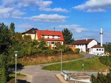 Immobilie in Billigheim - GLOBAL INVEST SINSHEIM | Freistehendes Einfamilienhaus mit toller Terrasse und Doppelgarage - Bild 0