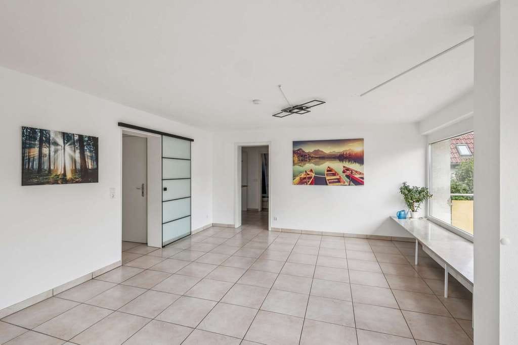 Immobilie in Freiberg am Neckar - Helle 3,5-Zimmer-Wohnung mit großem Balkon, Garage & Stellplatz – sofort verfügbar - Bild 1