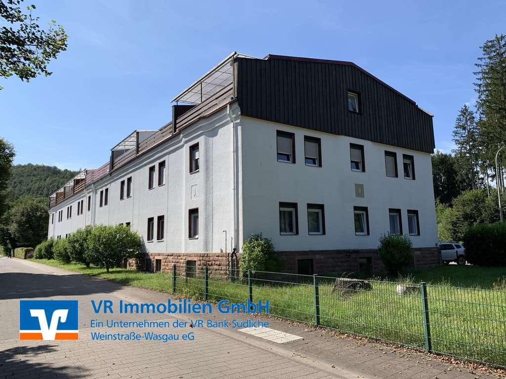 Immobilie in Ludwigswinkel - Geräumige Dachgeschosswohnung in traumhafter Lage - Bild 0