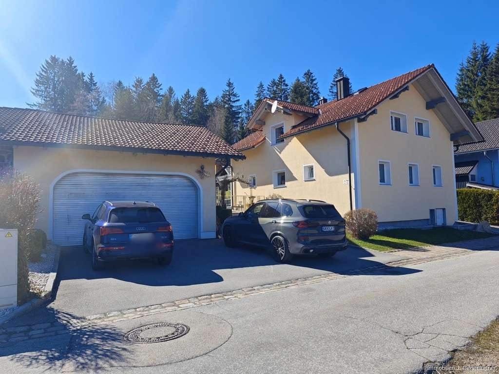 Immobilie in Sankt Oswald-Riedlhütte - Großes Einfamilienhaus inkl. zus. Bauplatz - große Doppelgarage - große Halle - 17 kWp Photovoltaik  - Bild 1