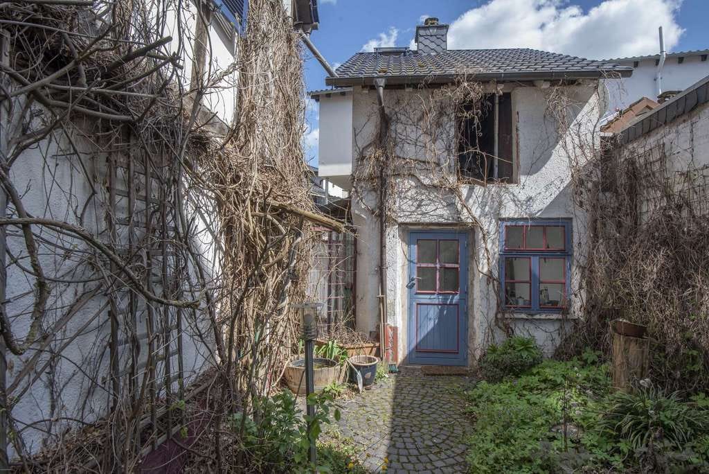 Immobilie in Aßlar - Extravagantes Wohnhaus für Individualisten in zweiter Reihe. PV-Anlage, Wallbox, Garage, u.v.m. - Bild 2
