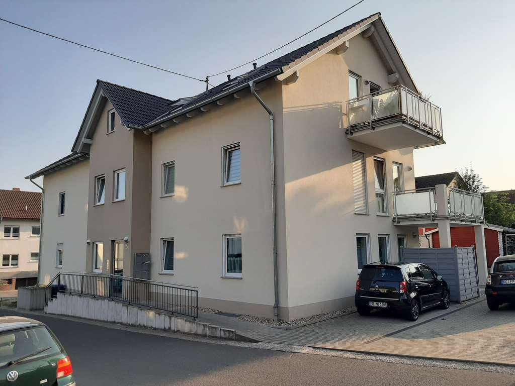 Immobilie in Ober-Olm - Gepflegte 3-Zimmer-DG-Wohnung mit Balkon, EBK und separatem Büro/Home Office - Bild 0