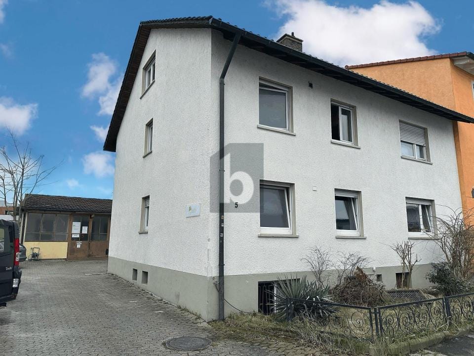 Immobilie in Freiburg im Breisgau - ANLEGER AUFGEPASST! 4 PARTEIEN UND EIN BÜRO - Bild 0