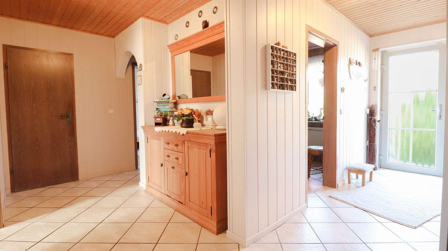 Immobilie in Rehau - Naturnah gelegenes Haus mit Einliegerwohnung bei Rehau! - Bild 2