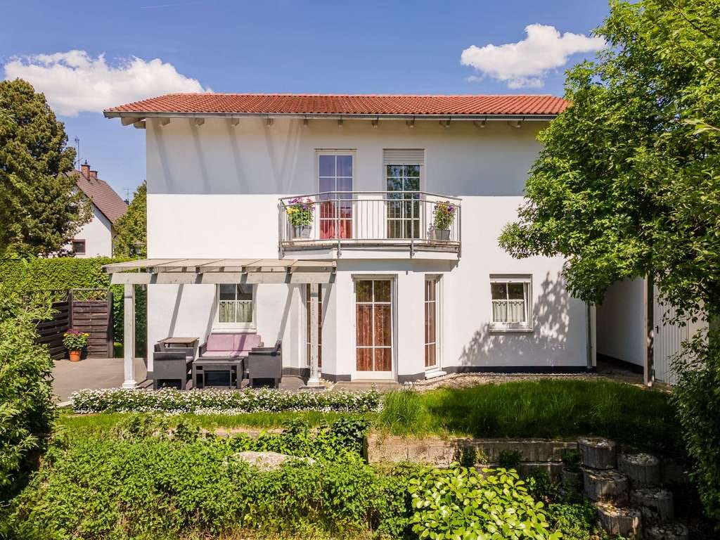Immobilie in Geisenhausen - Alles was man braucht: Junges Einfamilienhaus mit klarem Konzept und mit sonnigem Südwestgarten - Bild 1