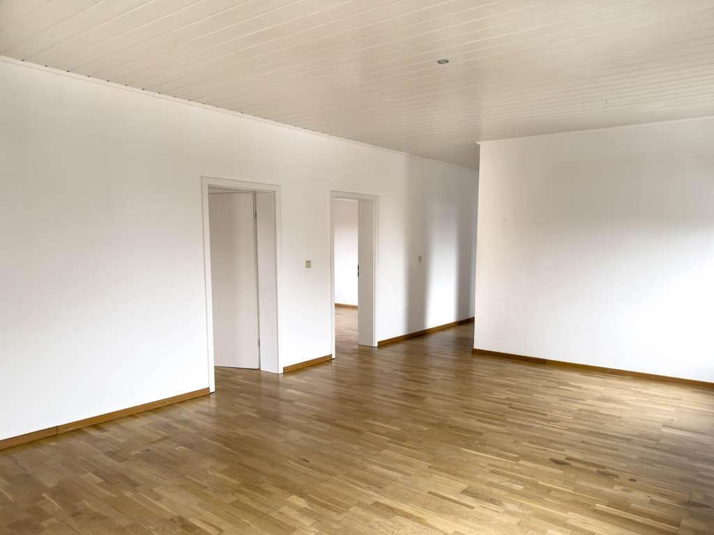 Immobilie in Steinburg - Attraktive 3-Zimmer-Wohnung mit Wintergarten und Gartenanteil - Bild 3
