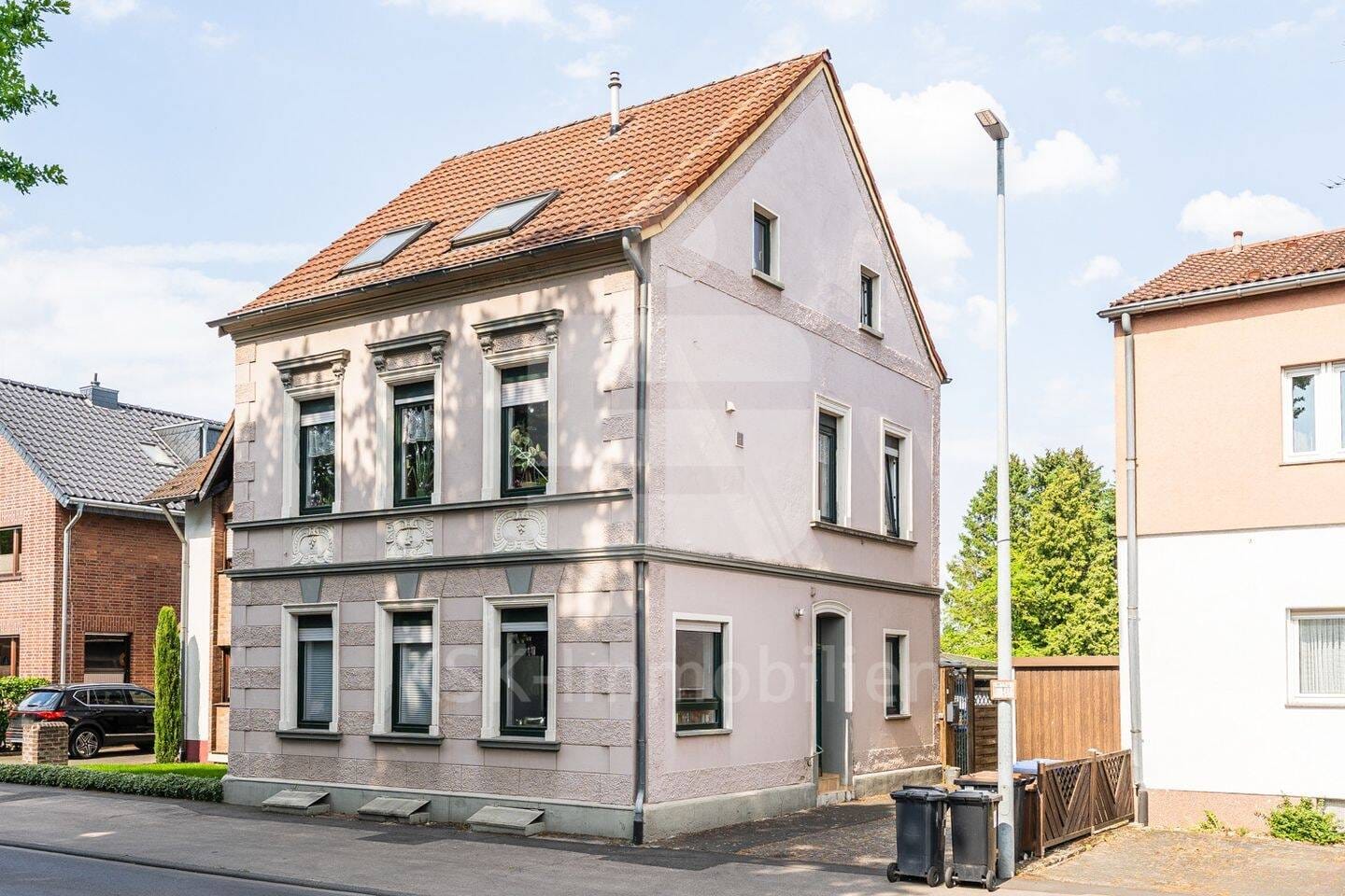 Immobilie in Brühl - Brühl-Schwadorf: Einfamilienhaus mit Einliegerwohnung in beliebter Lage! - Bild 0