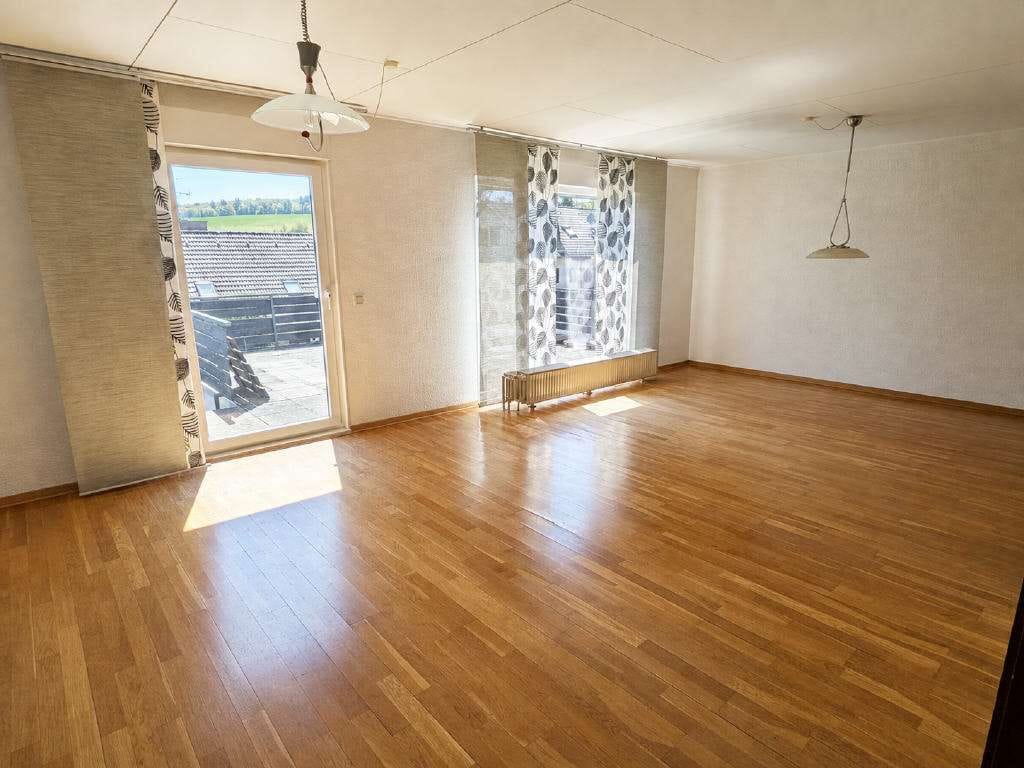 Immobilie in Taunusstein - Freistehendes 1-2 Familienhaus mit sonniger Süd-Terrasse - Bild 3