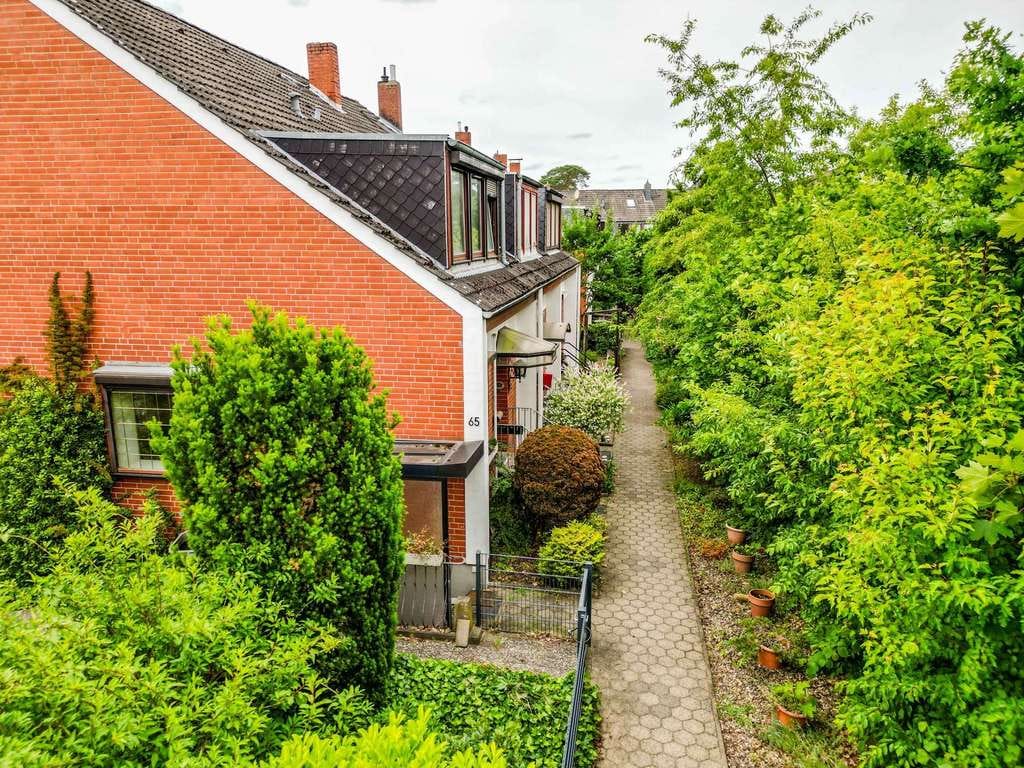 Immobilie in Hambühren - Sanierungsbedürftiges Reihenendhaus mit 2 Garagen - Bild 0