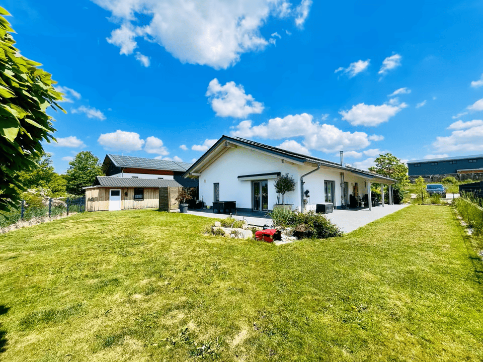 Immobilie in Adlkofen - Ihr Rückzugsort - Bungalow mit gepflegten Garten und großem Grundstück - Bild 0