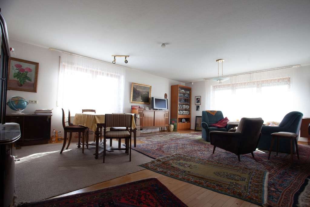 Immobilie in Welzheim - Charmantes Einfamilienhaus mit Einliegerwohnung und sonnigem Grundstück in ruhiger Wohnlage - Bild 3