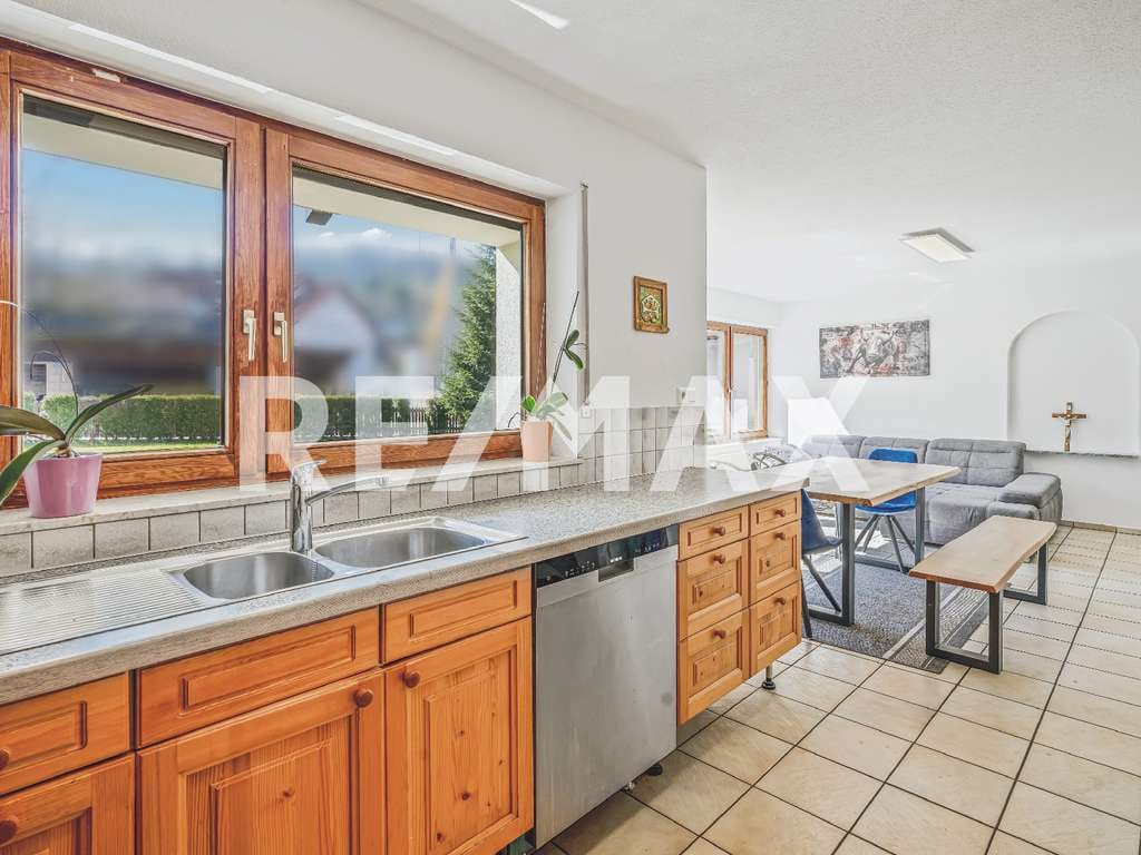 Immobilie in Lauchringen - RE/MAX: NEU IM ANGEBOT!!! - "HAUS IM HAUS" -  Vielseitig nutzbare  XXL-Maisonettewohnung - Bild 1