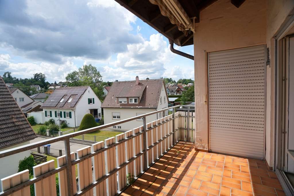 Immobilie in Ochsenhausen - Sonniger Balkon, Stellplatz und viel Potenzial – 2-Zimmer-Wohnung in Ochsenhausen - Bild 0