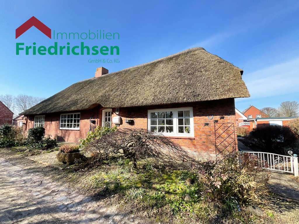 Immobilie in Niebüll - Nordfriesische Idylle: Reetdachkate mit Weitblick in Niebüll - Bild 0