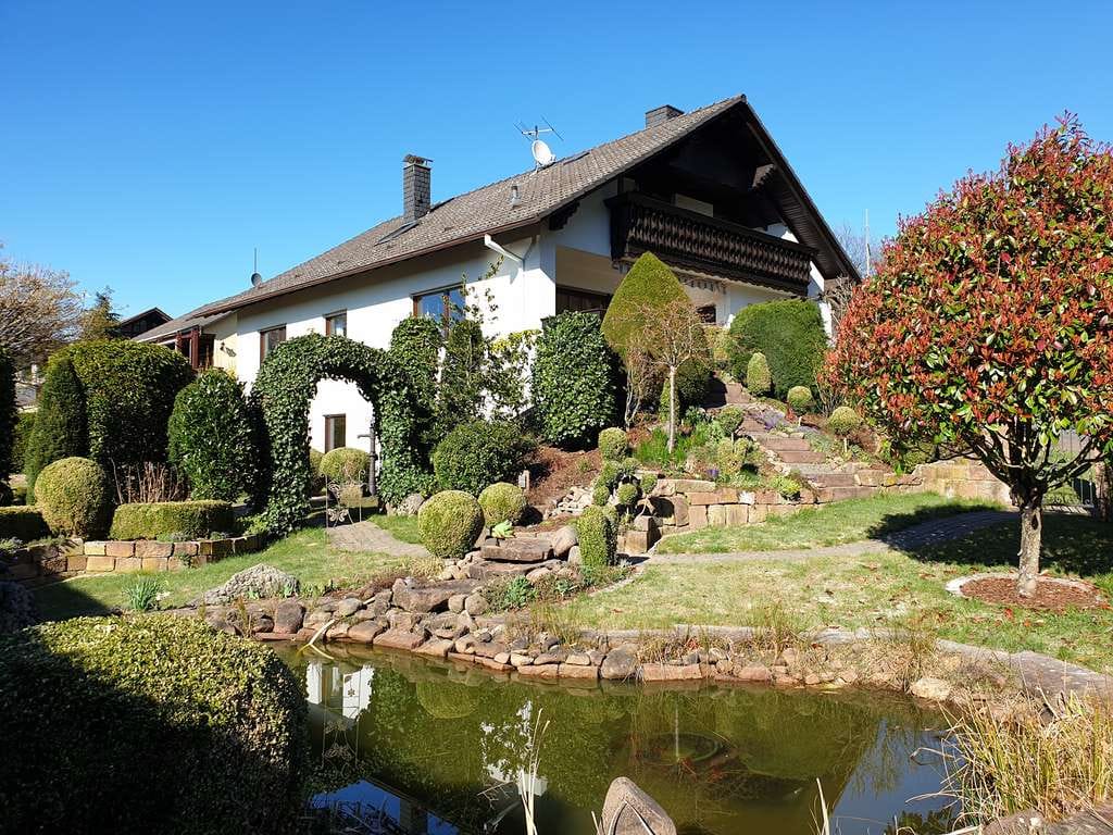 Immobilie in Neunkirchen - Geräumiges Haus mit großzügigem Garten in Waldrandlage - Bild 0