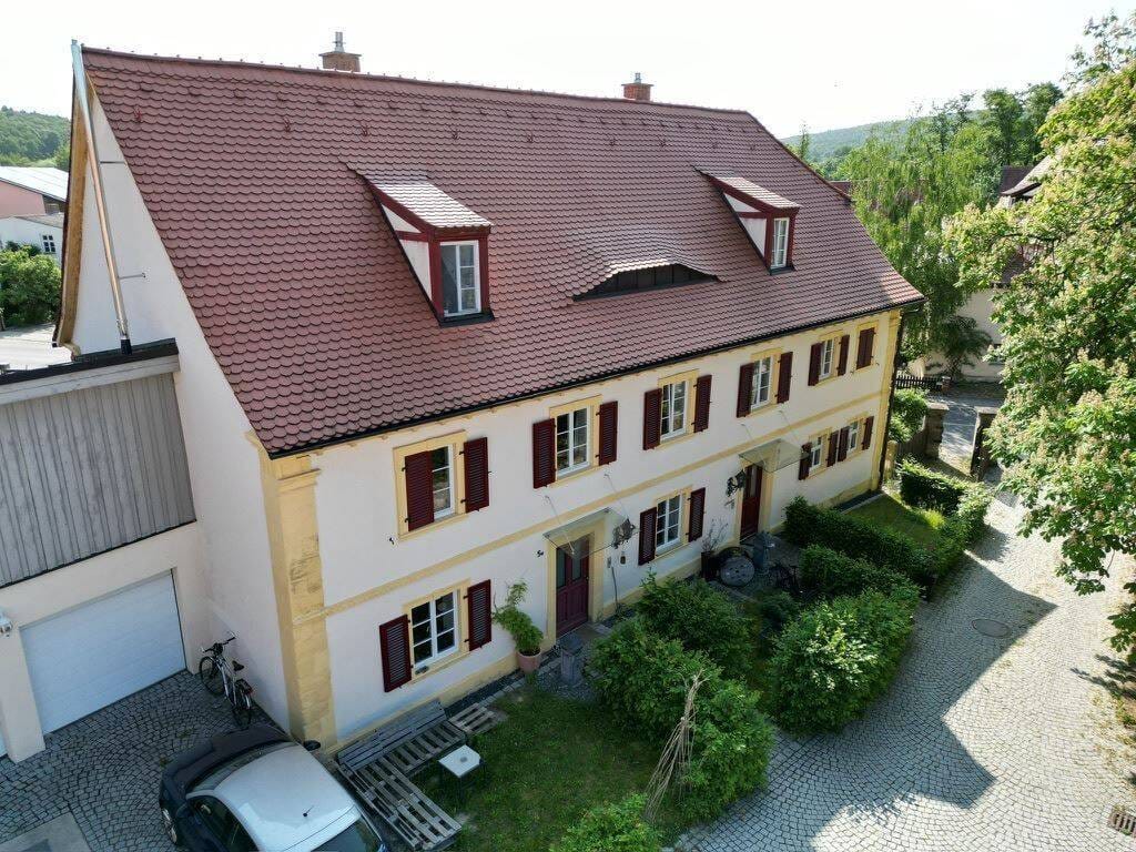 Immobilie in Stegaurach - Doppelhaushälfte mit Garten in umgebauten Gutshof zu verkaufen! - Bild 2