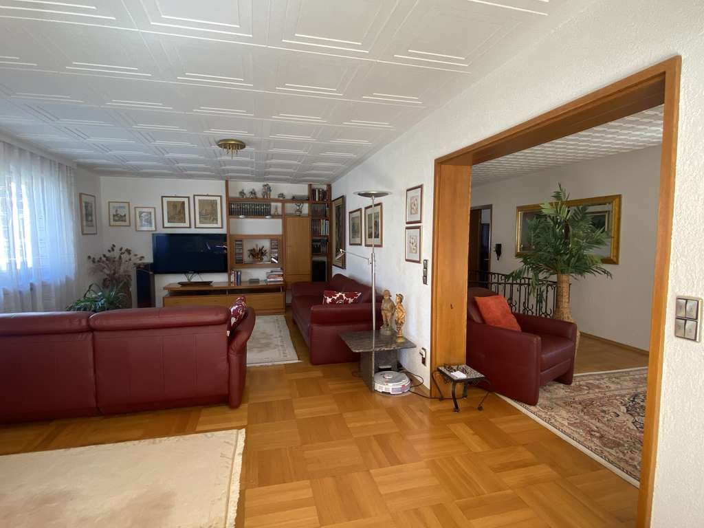 Immobilie in Korntal-Münchingen - Attraktives Zweifamilienhaus  in ruhiger, zentrumsnaher Lage - Bild 2