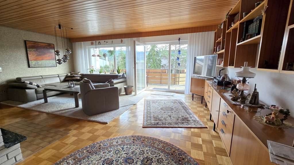 Immobilie in Heimsheim - TOP Einfamilienhaus mit Einliegerwohnung, Wintergarten, Garten u. 3 Garagen wartet auf SIE - Bild 3