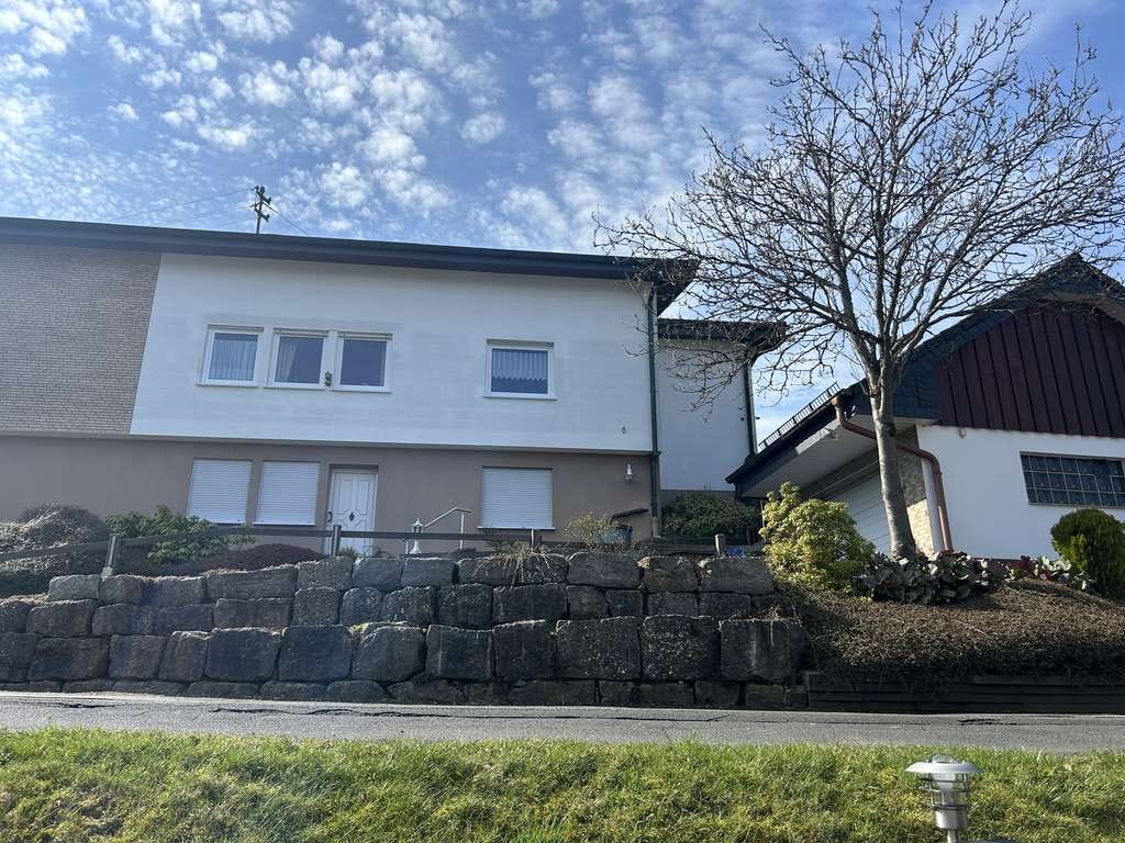 Immobilie in Wilnsdorf - Geräumiges Familienhaus mit Garten in Wilgersdorf - Bild 0