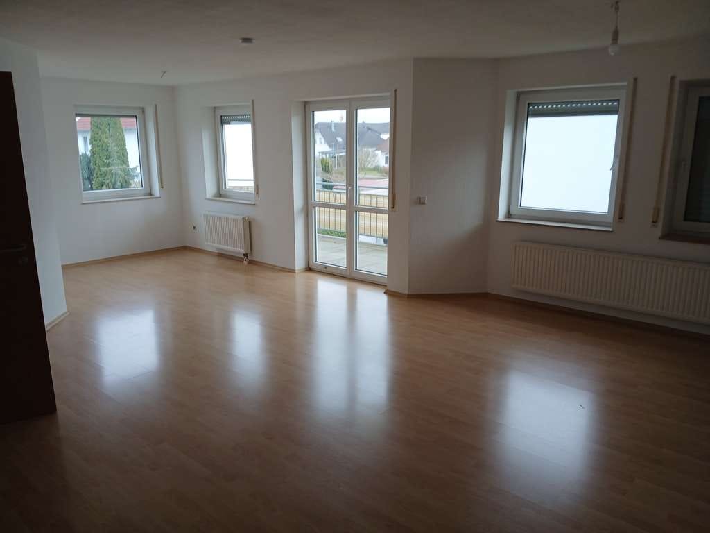 Immobilie in Ertingen - Schöne 3-Zimmer-Wohnung mit Balkon im 2. OG in Ertingen - Bild 2