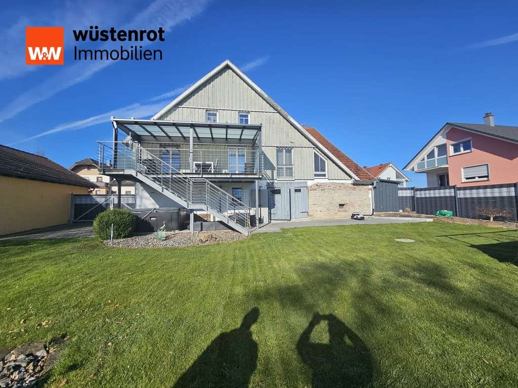 Immobilie in Dunningen - Tradition neu definiert: Exklusives Fachwerkanwesen mit modernem Wohnkomfort & Traumgarten - Bild 3