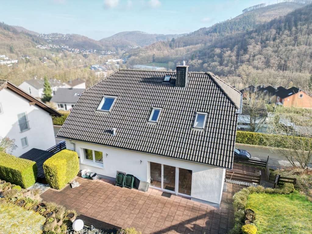 Immobilie in Nachrodt-Wiblingwerde - Viel Haus fürs Geld! Großzügiges EFH mit Ausbaureserve & Doppelgarage – Erbpachtgrundstück - Bild 1