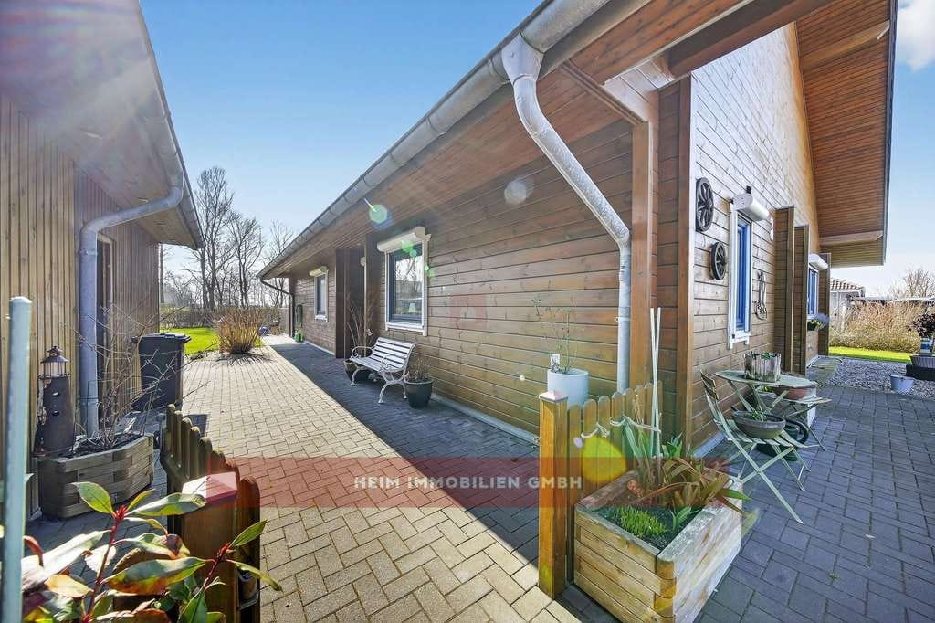 Immobilie in Humptrup - Blockbohlenhaus mit großen (Ausbau-)Potenzial vor Sylt in ruhiger Lage - Bild 1