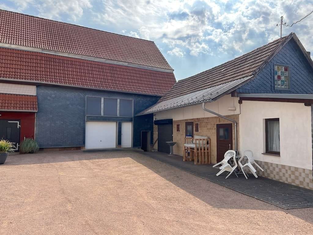 Immobilie in Breitungen/Werra - Einfamilienhaus mit Scheune und Nebengelass - Bild 1